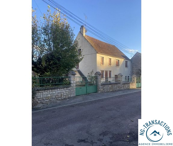 Maison de village a rafraîchir située aux portes du parc rég