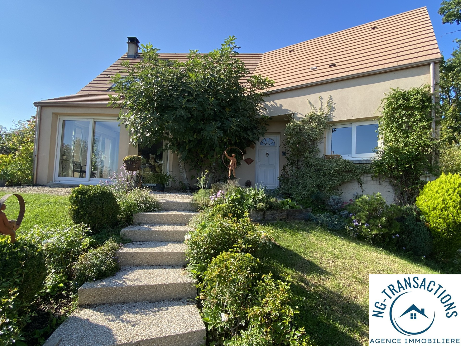 MAISON CONTEMPORAINE AVEC VUE SUR LA CAMPAGNE
