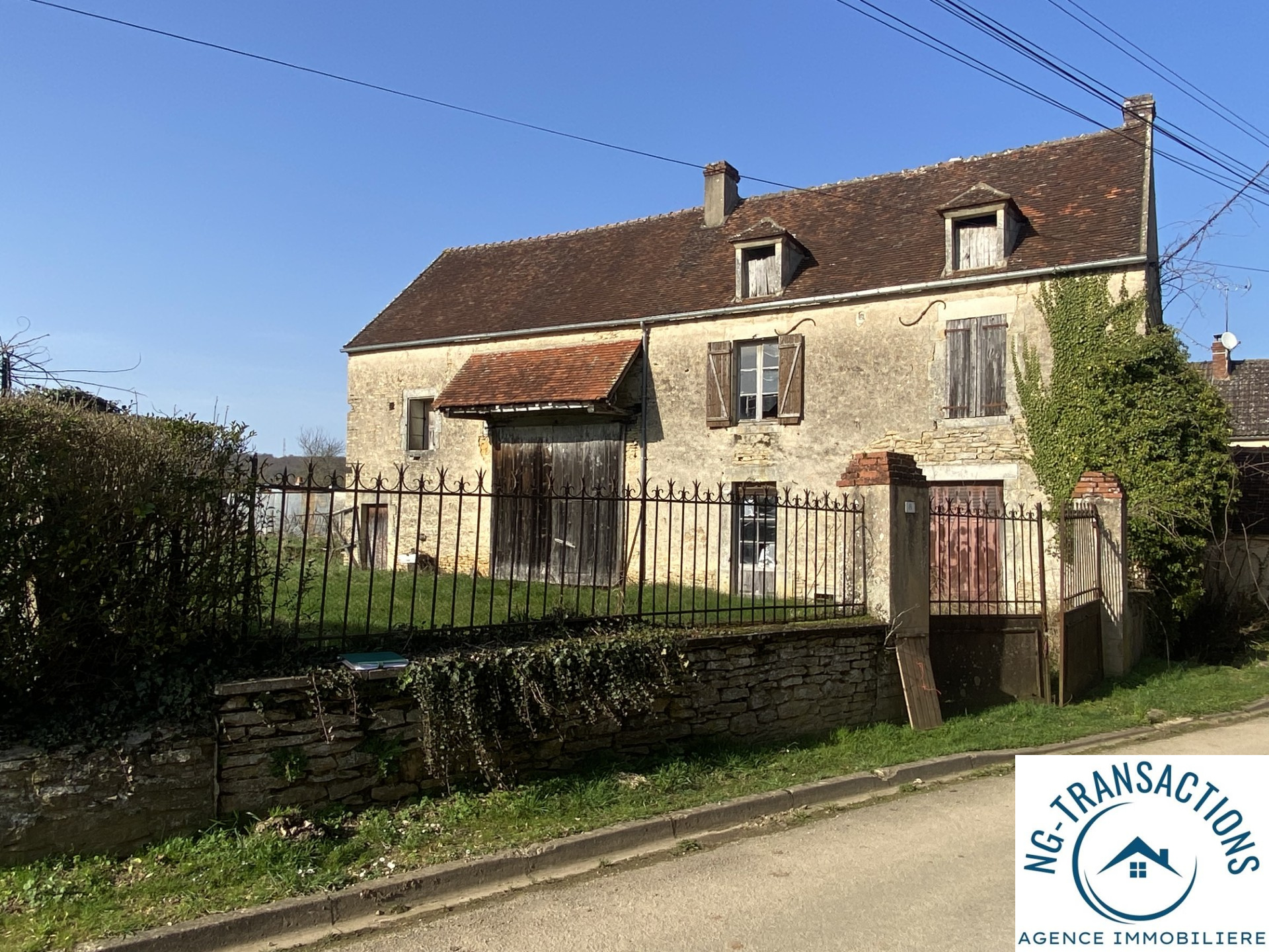 Maison de campagne à rénover non loin de VEZELAY.